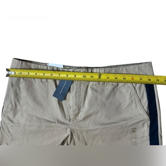 Tommy Hilfiger Classic Stretch Shorts Womens Sz 14 Flat Front Chino Below waist - Picture 6 of 16
